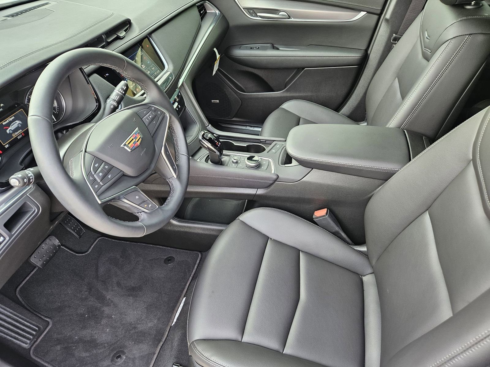 New 2026 Cadillac XT5 Luxury w/ LPO, ONYX Package FWD image 15