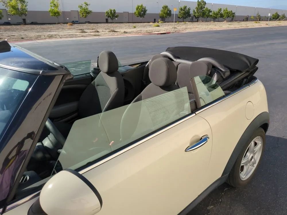 Used 2010 MINI Cooper Convertible image 25