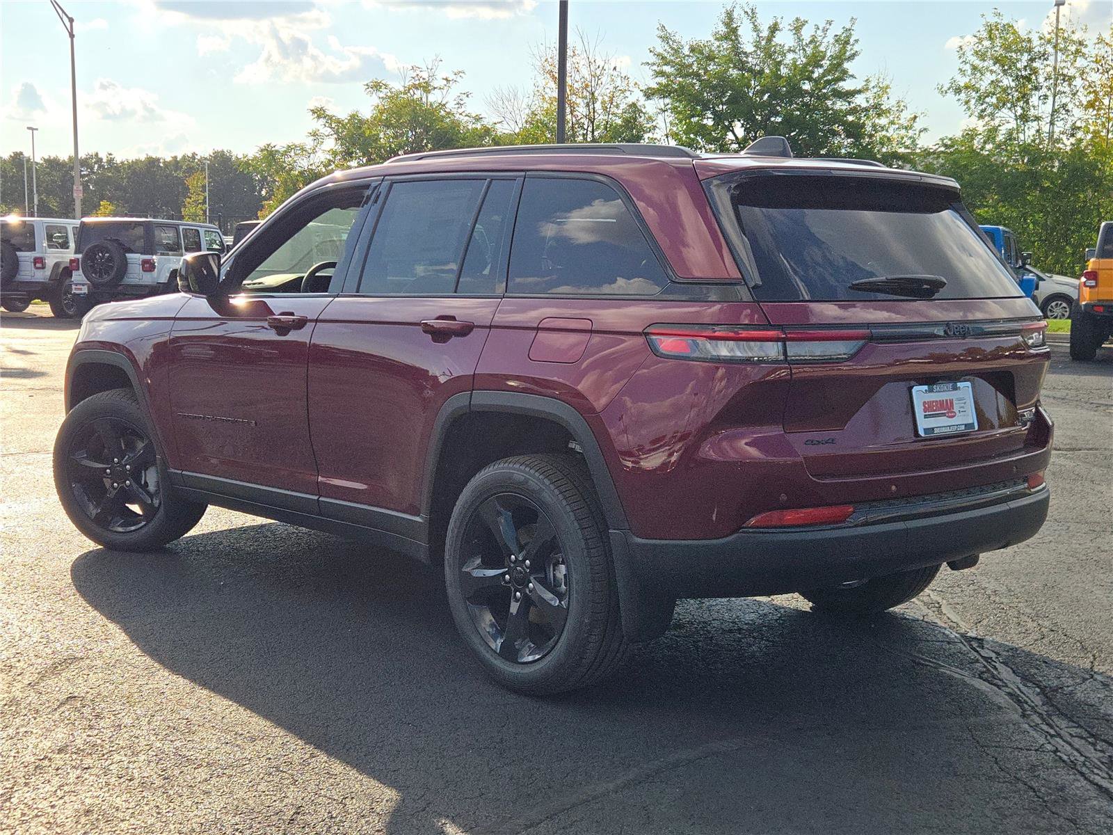 New 2025 Jeep Grand Cherokee Limited w/ Black Appearance Package image 16