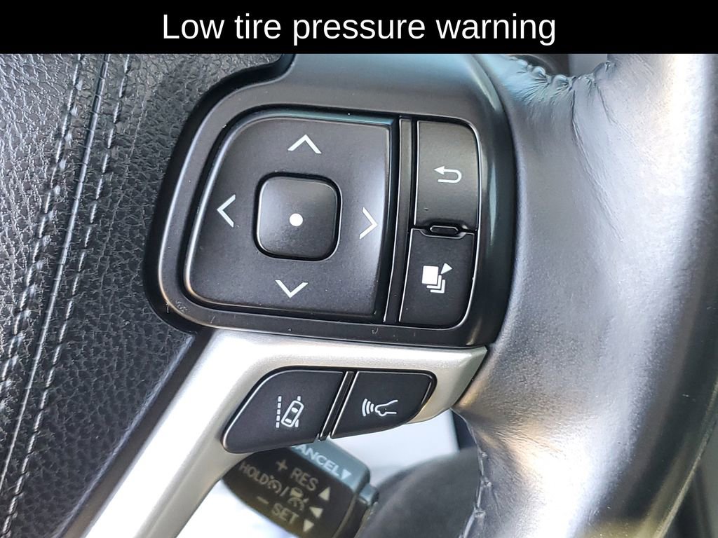 Used 2017 Toyota Highlander XLE AWD/4WD image 14