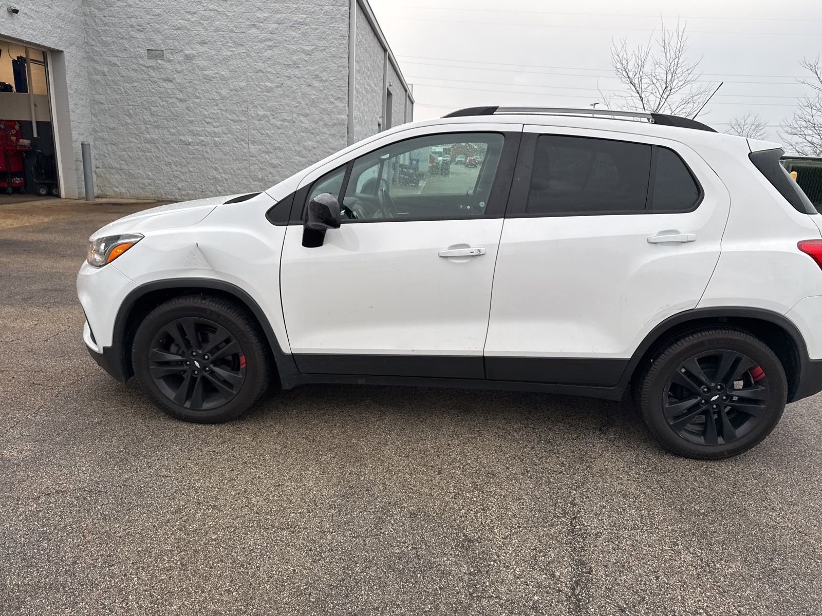 Used 2020 Chevrolet Trax LT w/ Redline Edition FWD image 13