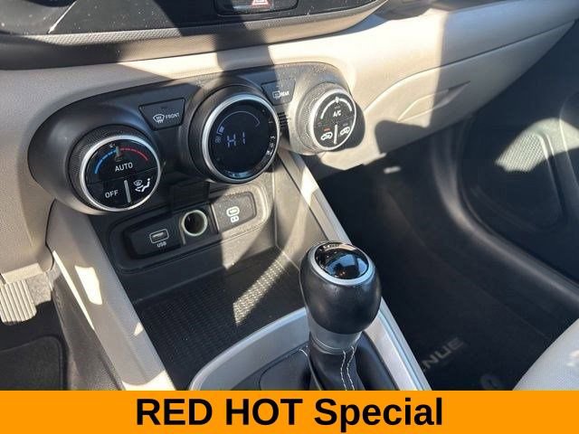 Used 2024 Hyundai Venue SEL image 24