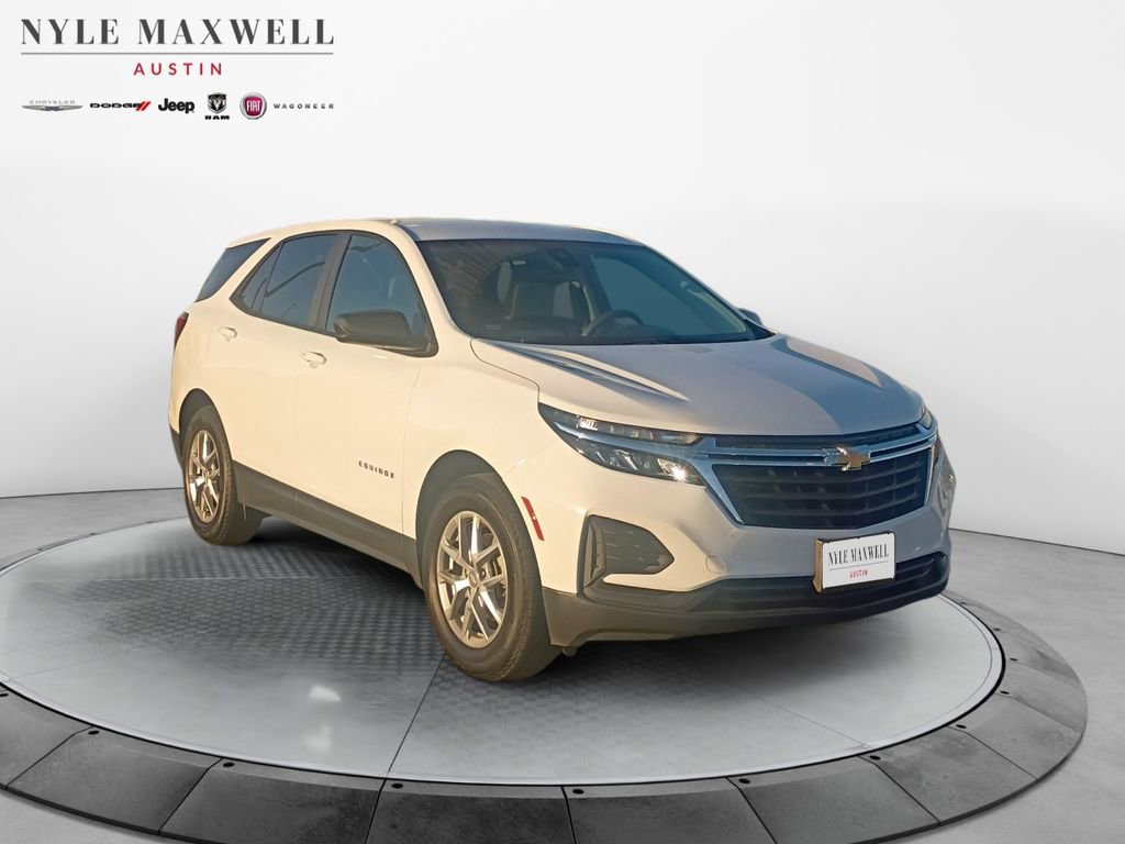Used 2023 Chevrolet Equinox LS w/ LS Convenience Package image 2