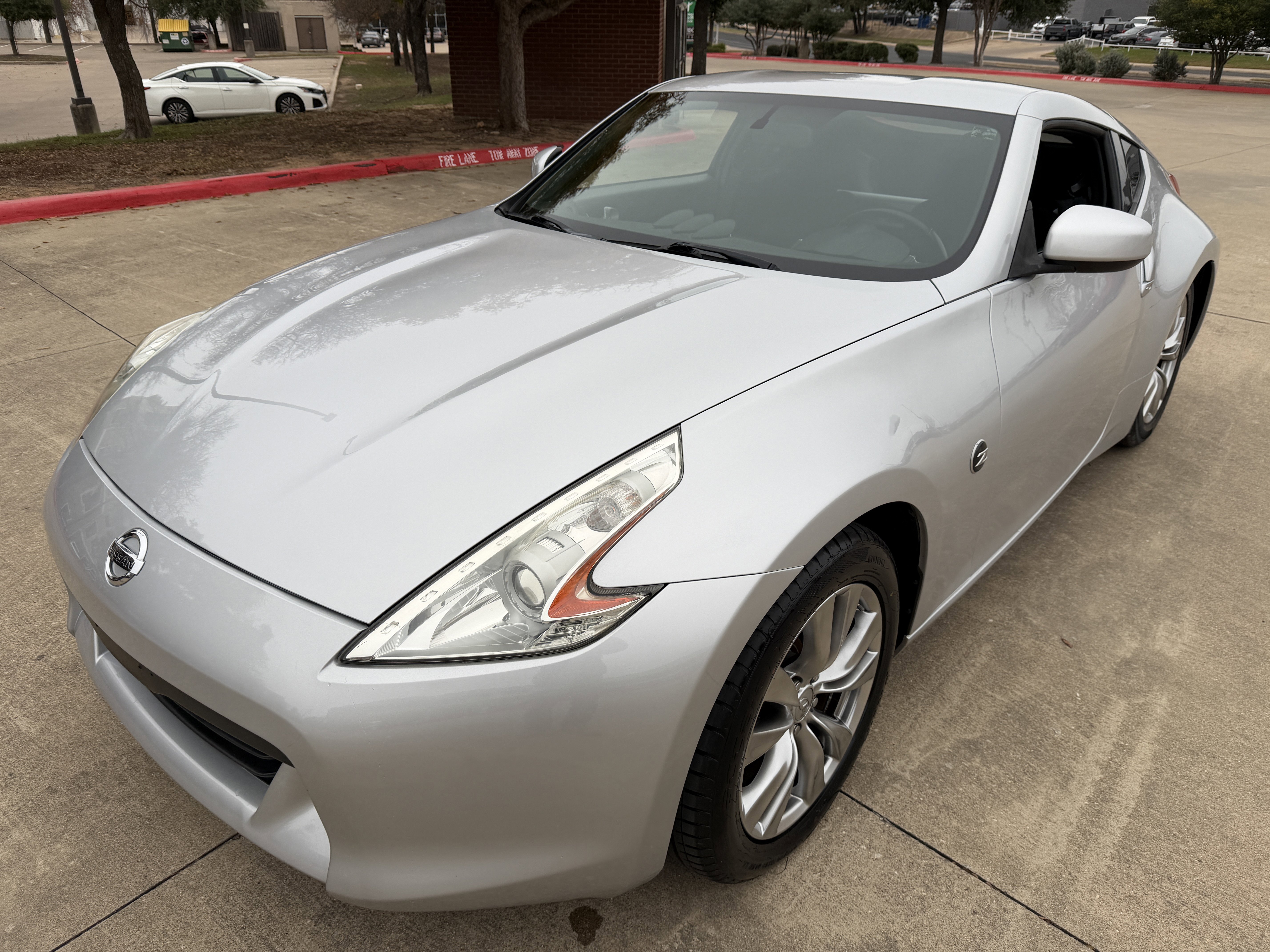 Used 2011 Nissan 370Z Coupe image 6