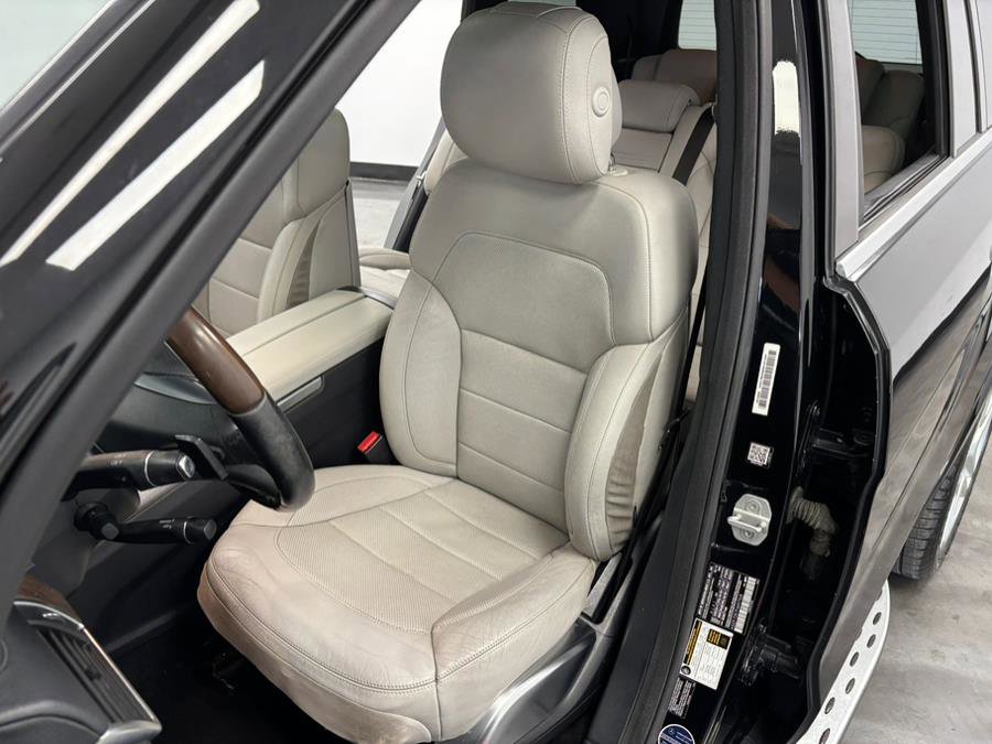 Used 2015 Mercedes-Benz GL 550 4MATIC image 36