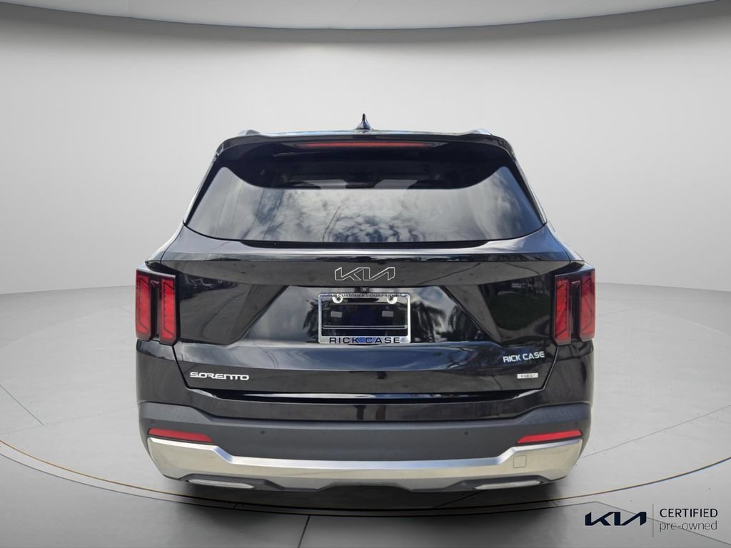 Certified 2025 Kia Sorento EX FWD image 6