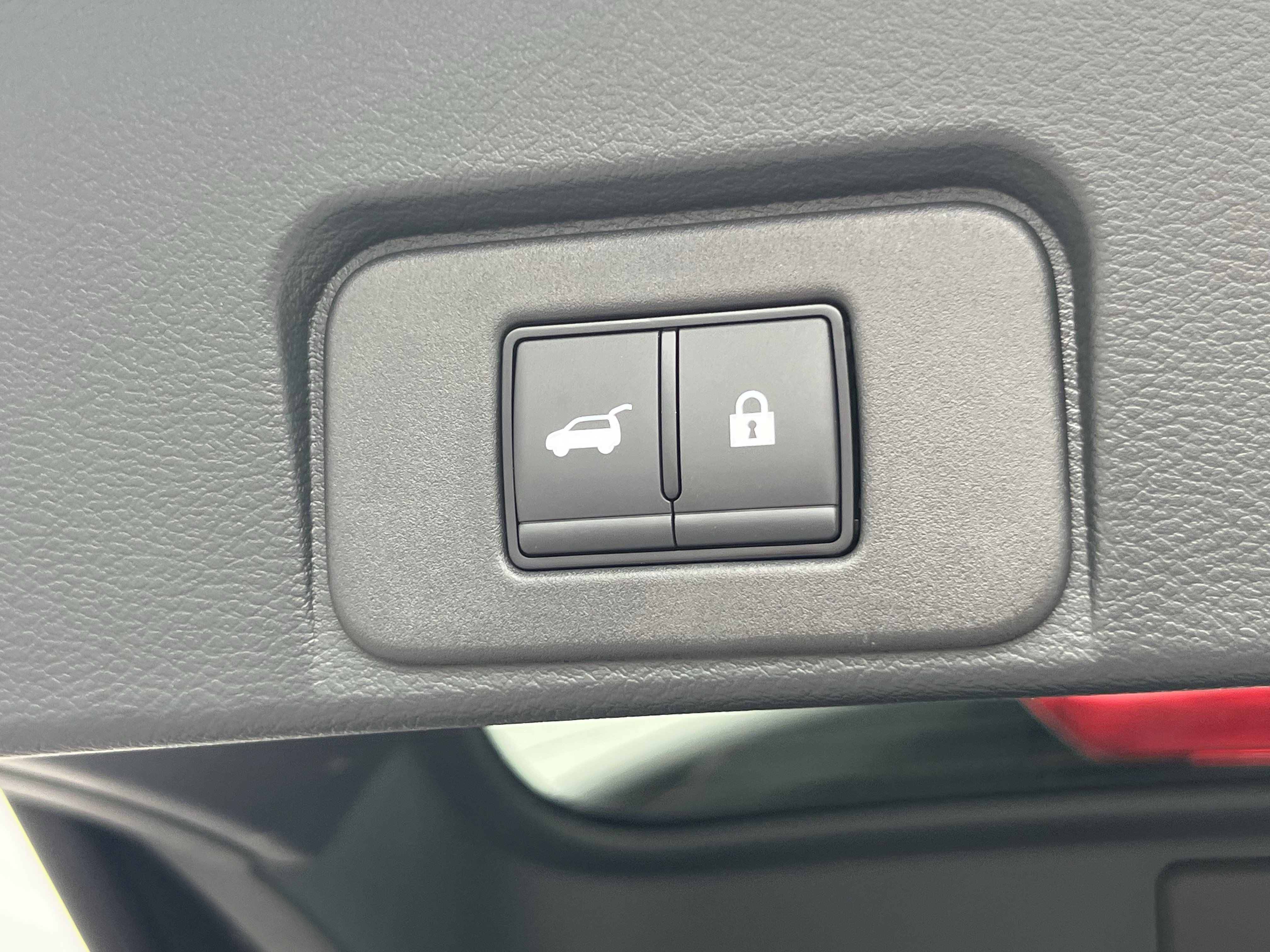 Used 2025 Nissan Rogue SL w/ Tech Package AWD/4WD image 8
