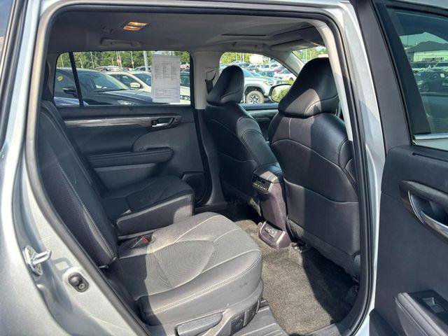 Certified 2025 Toyota Highlander Limited AWD/4WD image 10