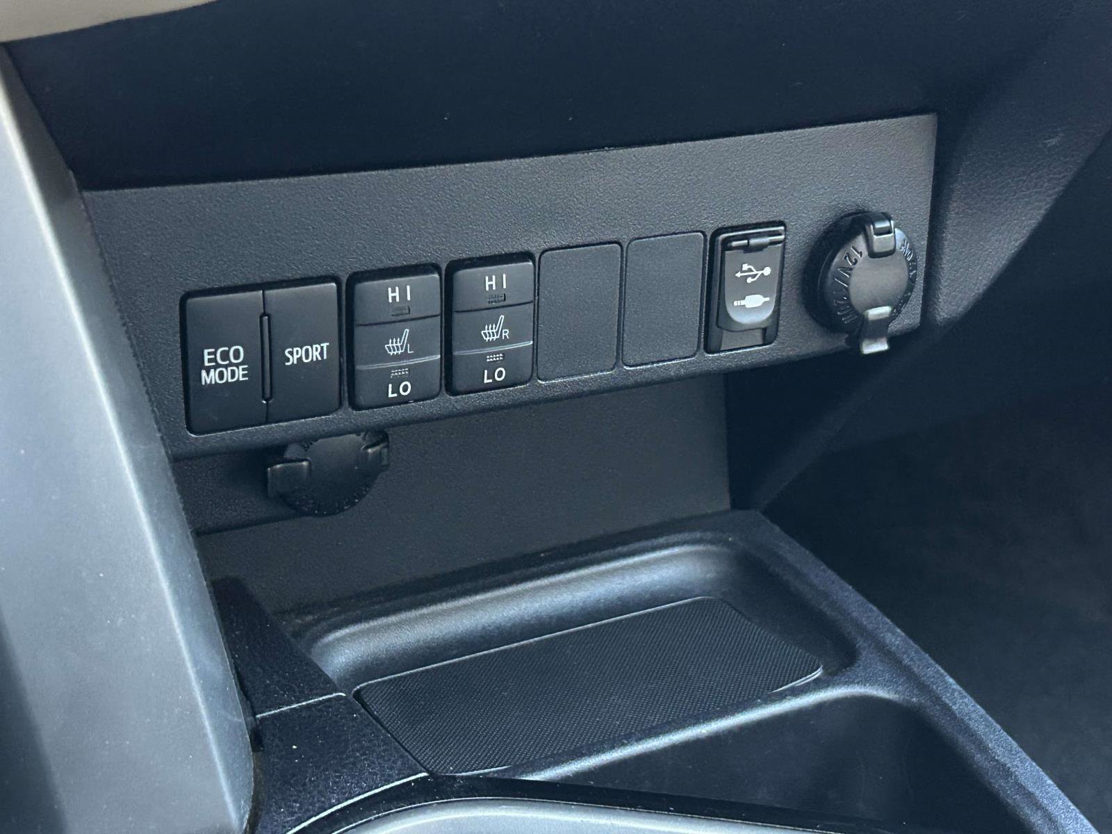 Used 2017 Toyota RAV4 Limited image 25