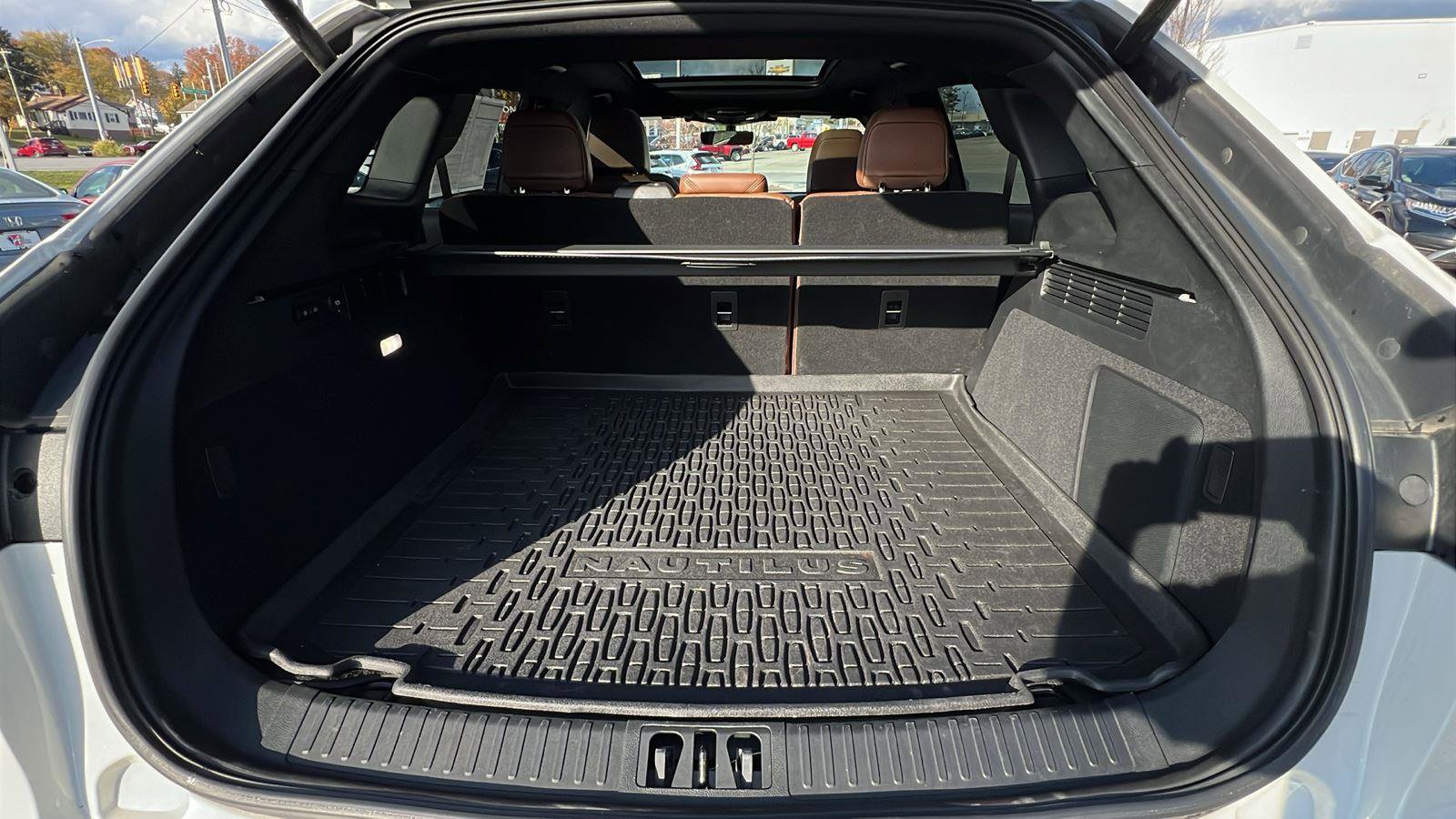 Used 2023 Lincoln Nautilus Reserve w/ Equipment Group 201A image 16