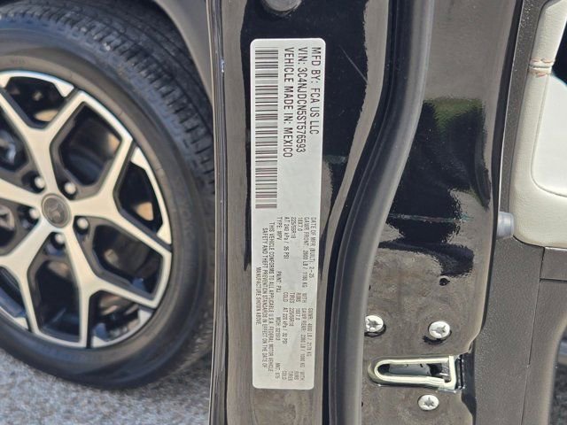 Used 2025 Jeep Compass Limited image 33