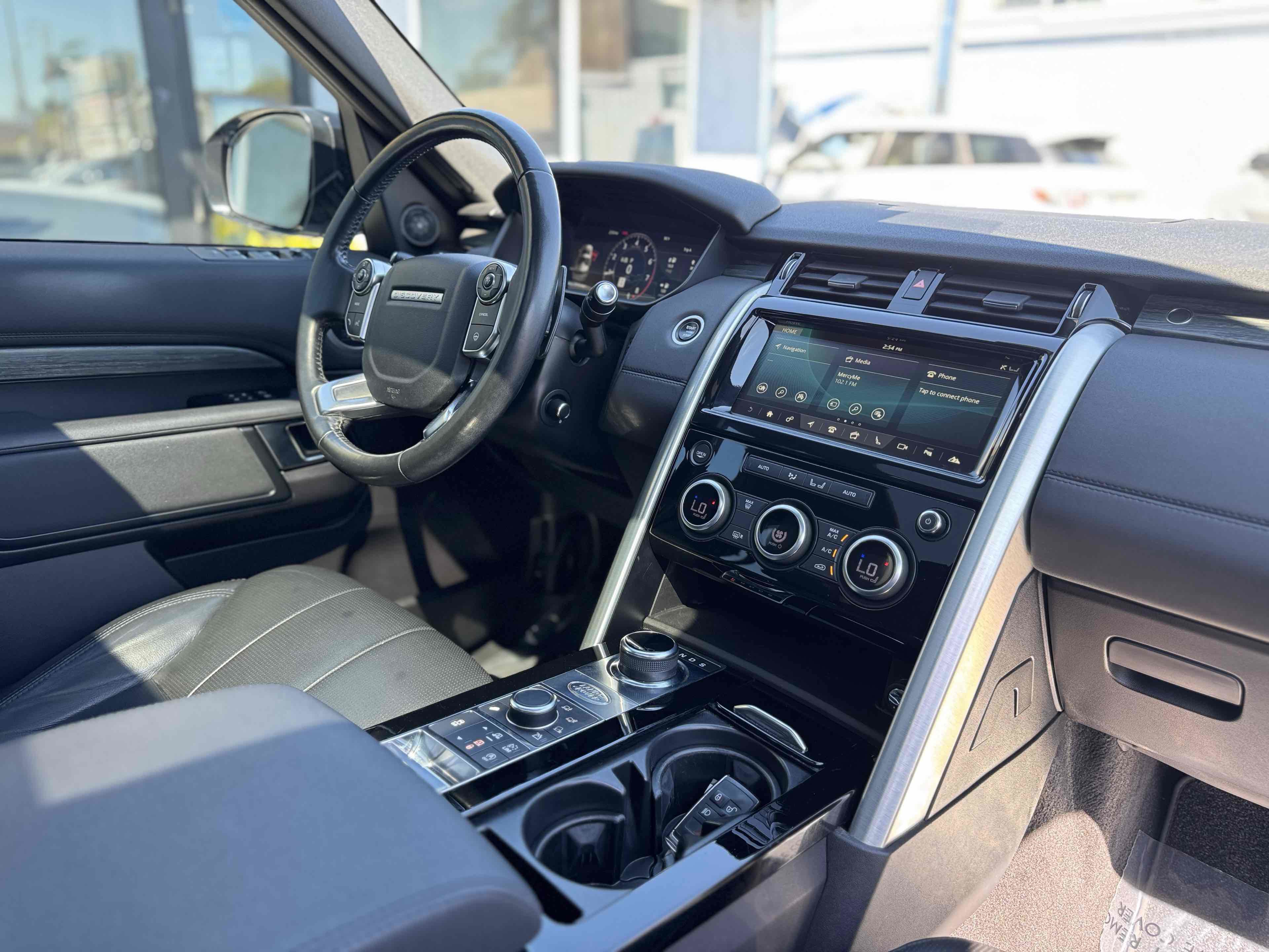 Used 2018 Land Rover Discovery HSE AWD/4WD image 19