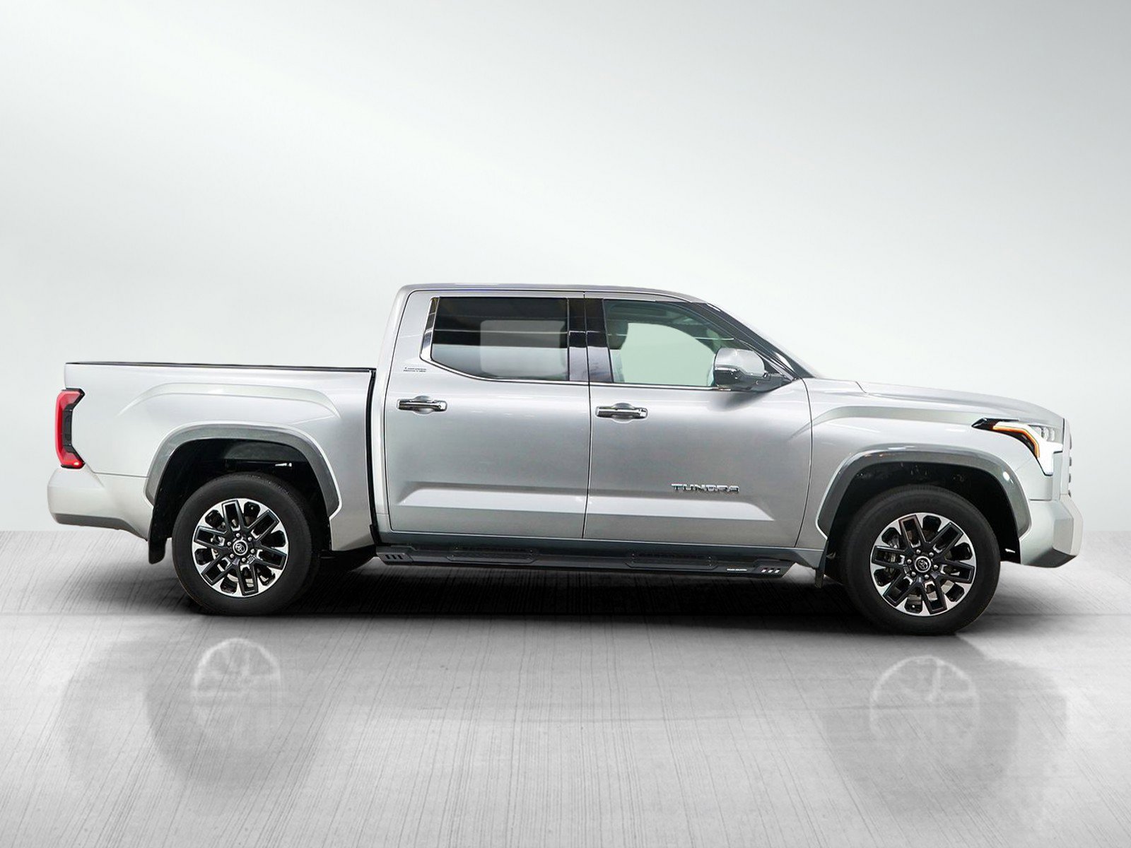 Used 2023 Toyota Tundra Limited AWD/4WD image 6