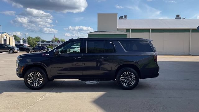 Used 2025 Chevrolet Suburban Z71 AWD/4WD image 5