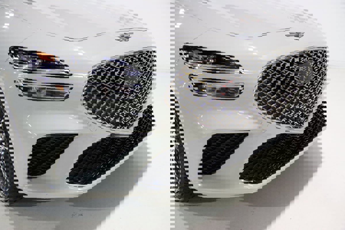 Used 2025 Genesis G70 2.5T image 22