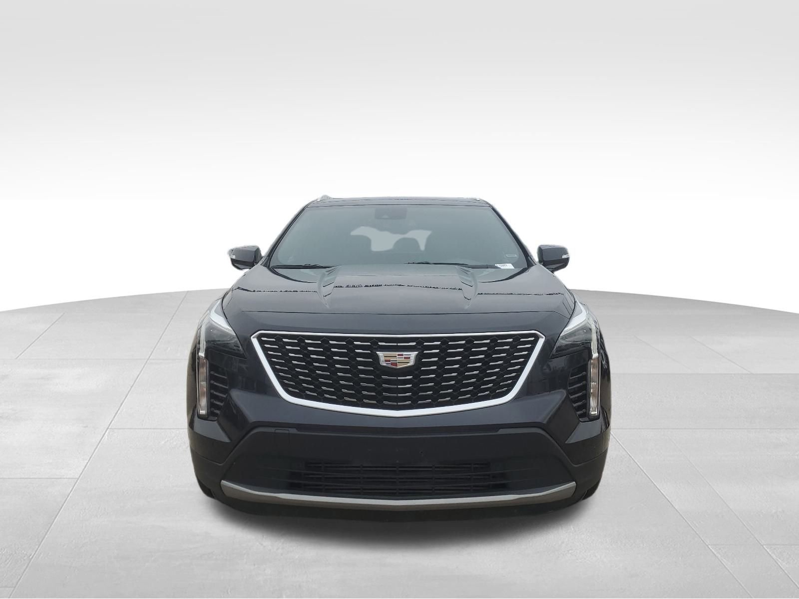 Used 2023 Cadillac XT4 Premium Luxury image 3