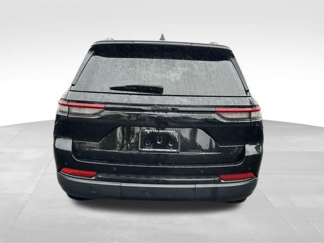 Used 2023 Jeep Grand Cherokee Altitude image 6