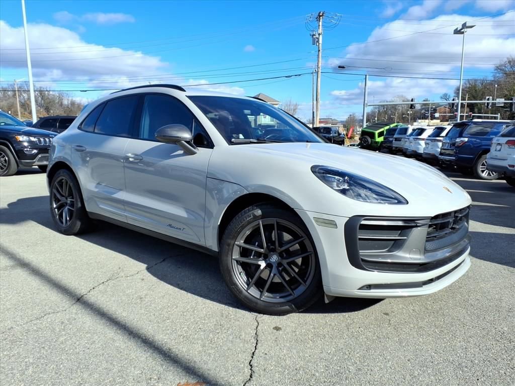Used 2023 Porsche Macan Turbo image 2