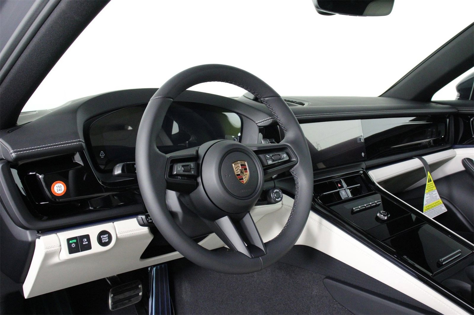 New 2026 Porsche Panamera 4 image 4