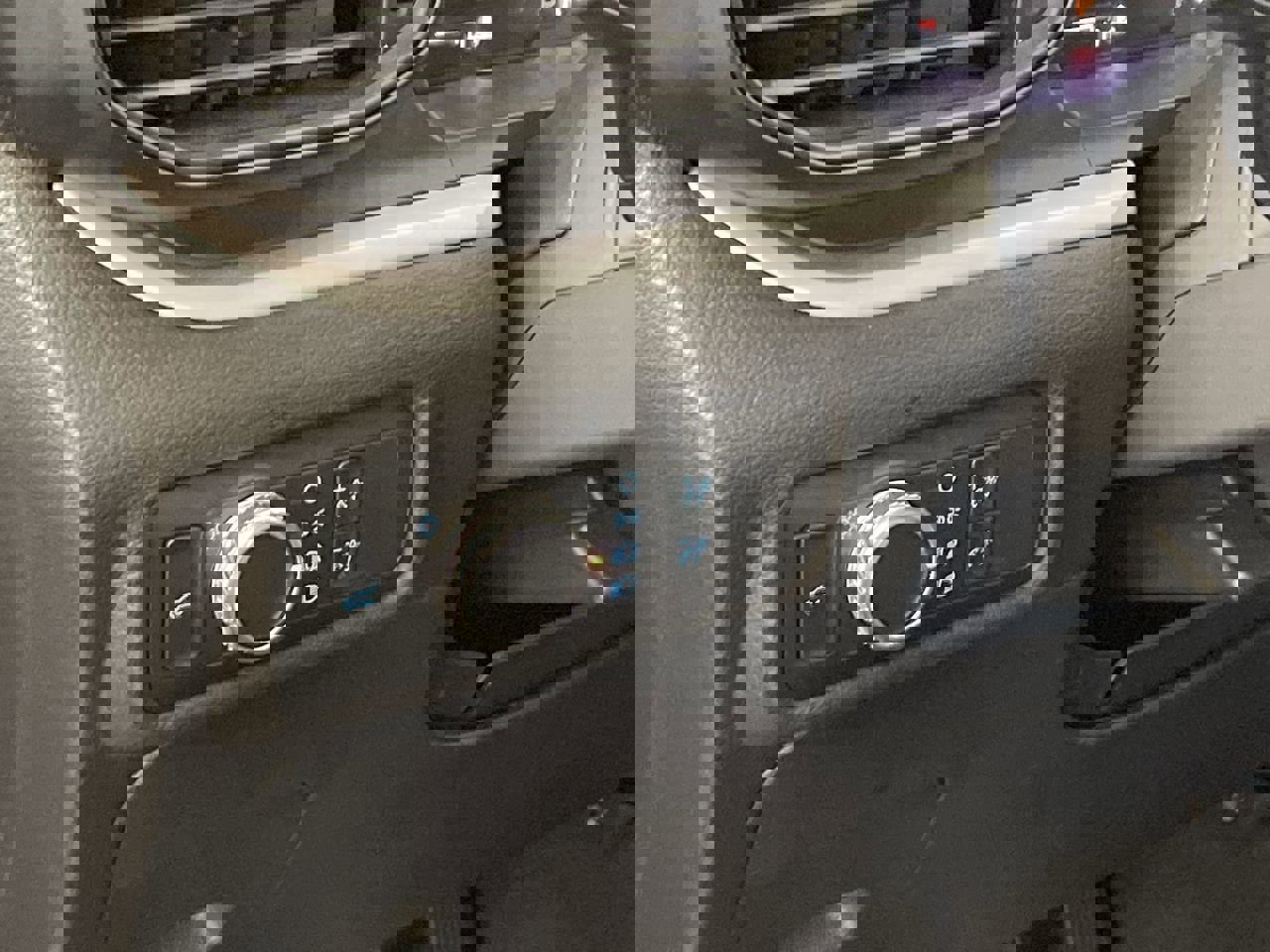 Used 2022 Ford Explorer XLT image 13