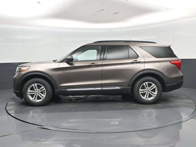 Used 2021 Ford Explorer XLT w/ Equipment Group 202A AWD/4WD image 34