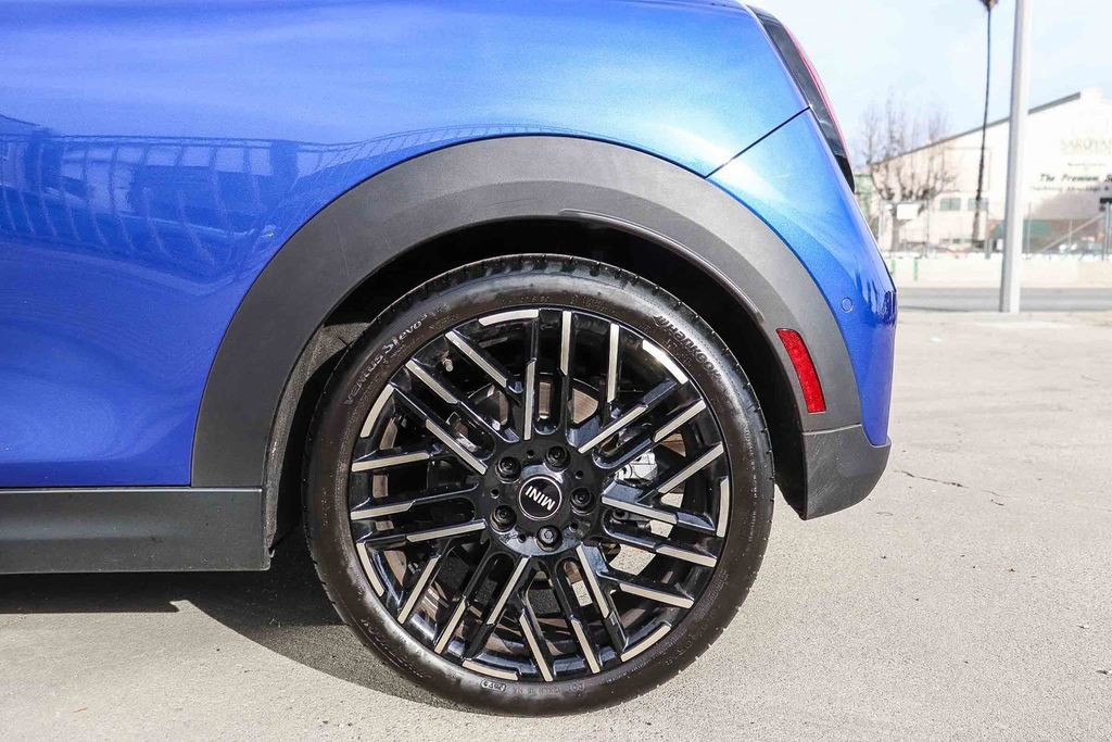 Used 2025 MINI Cooper 2-Door Hardtop image 11