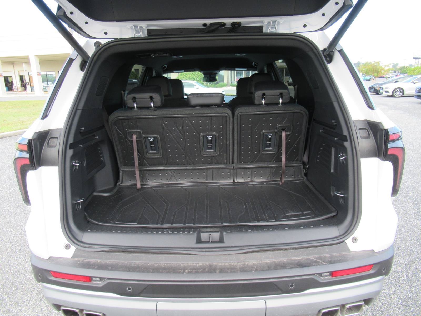 Used 2024 Chevrolet Traverse LT w/ Enhanced Driving Package FWD image 39