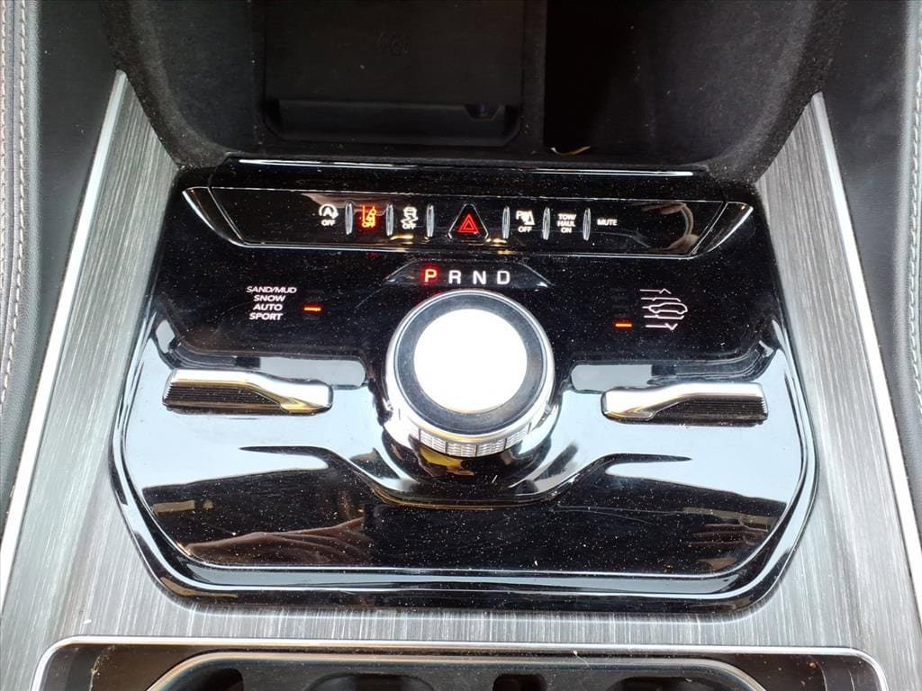 Used 2024 Jeep Wagoneer Series III AWD/4WD image 14