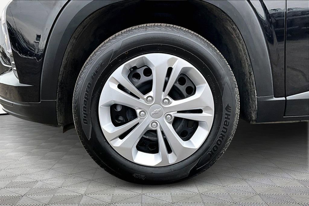 Used 2025 Chevrolet Trax LS image 9