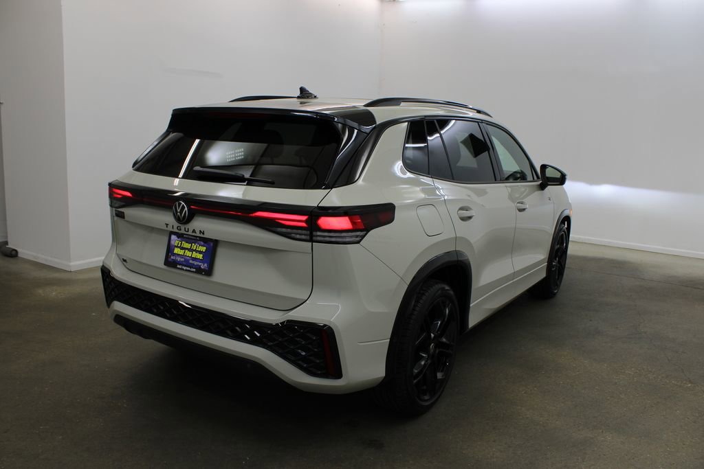 New 2026 Volkswagen Tiguan SE R-Line FWD image 5