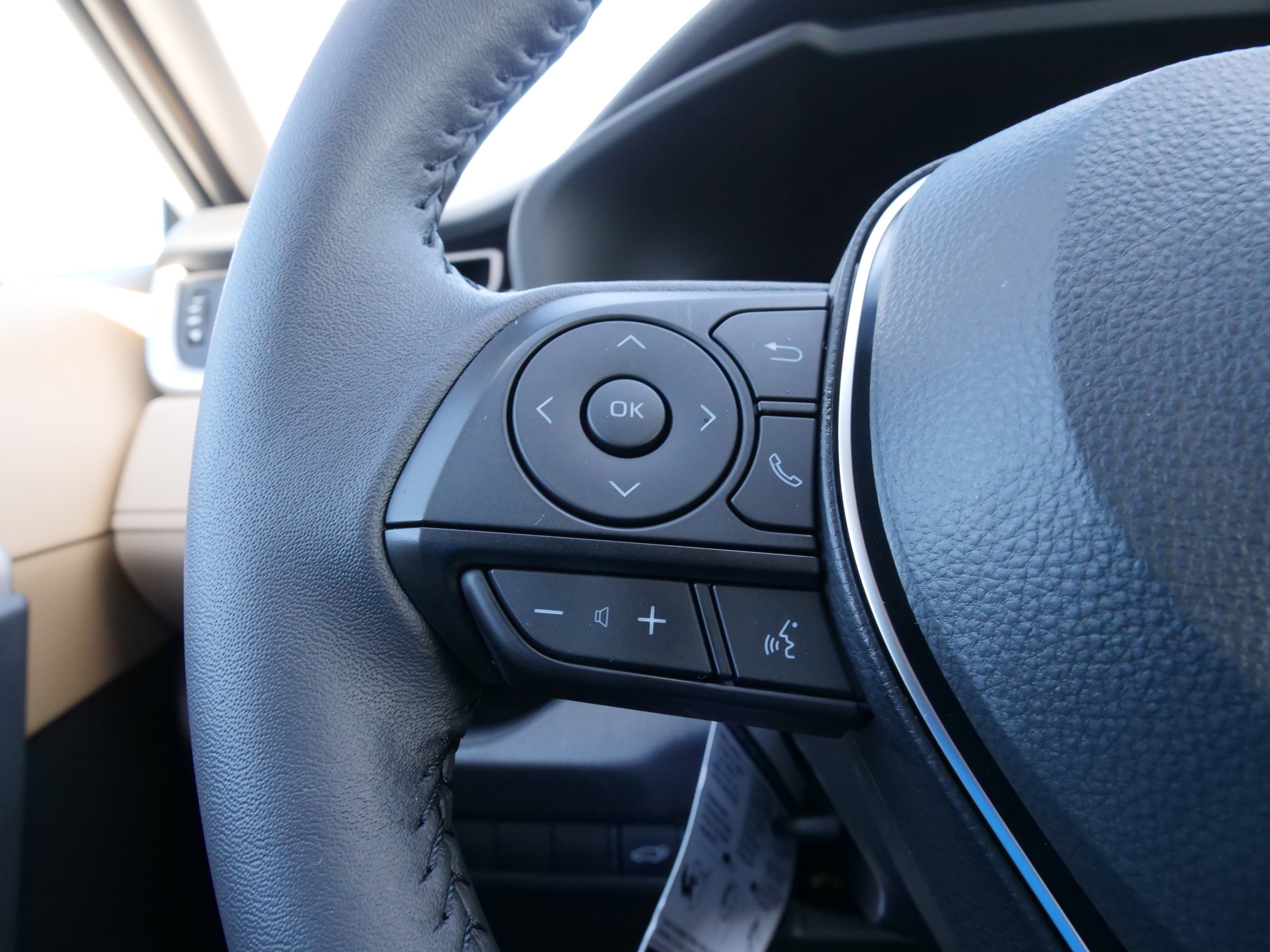 Used 2025 Toyota RAV4 XLE Premium image 22