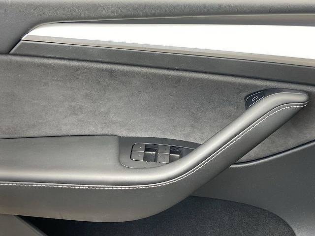 Used 2022 Tesla Model Y Performance AWD/4WD image 17