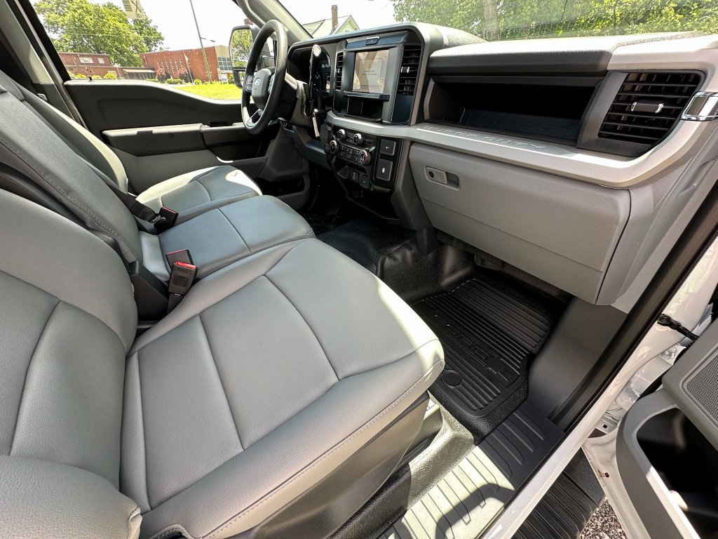 New 2026 Ford F550 4x4 Regular Cab Super Duty image 16