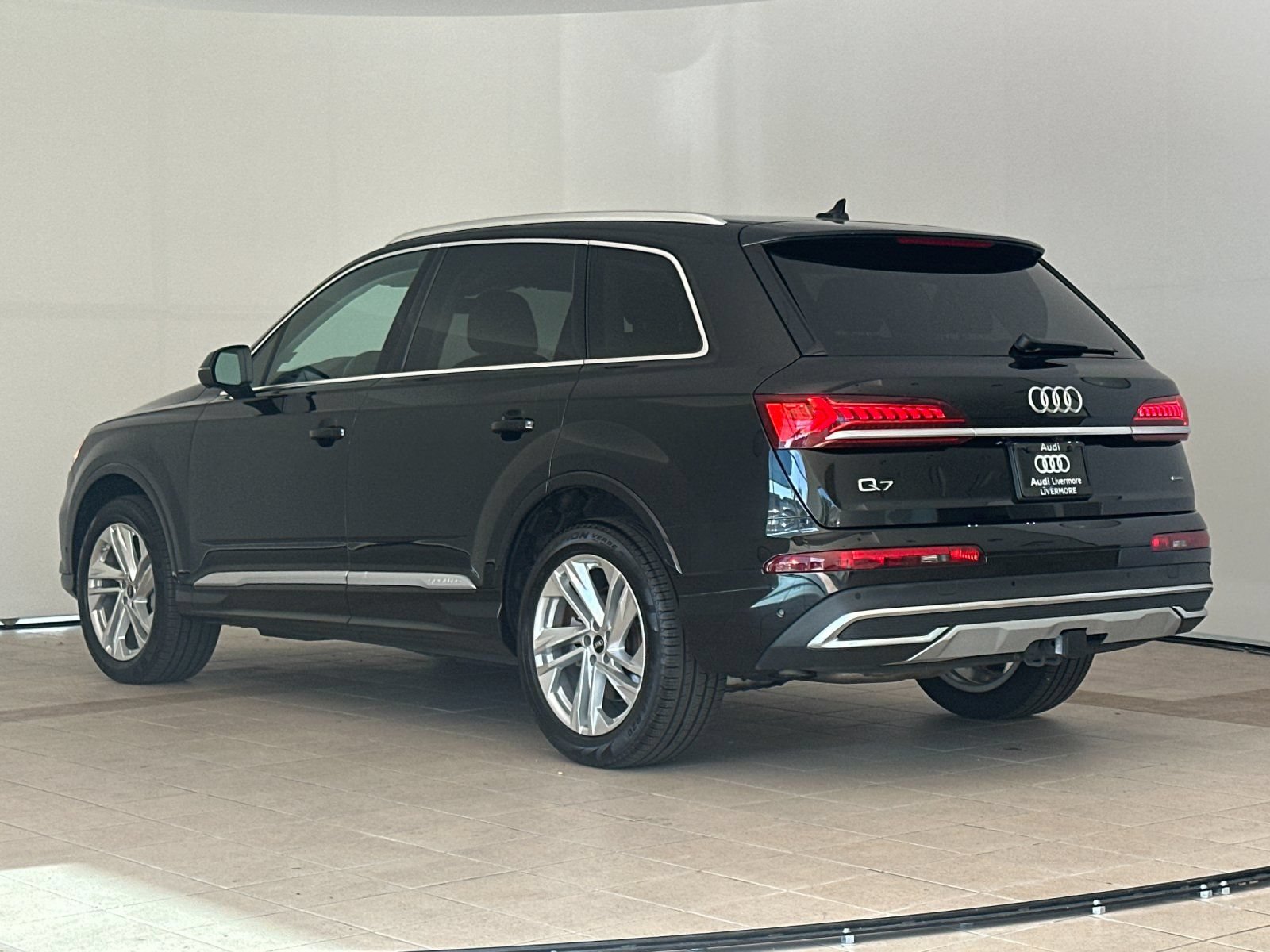 Used 2023 Audi Q7 3.0T Premium Plus w/ Premium Plus Package AWD/4WD image 4