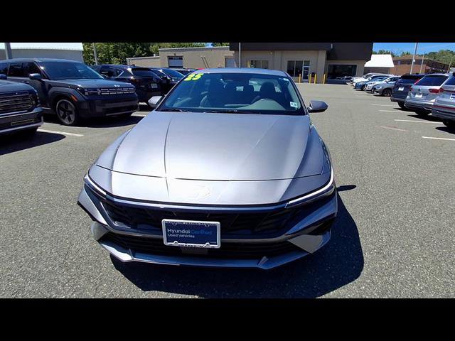 Certified 2025 Hyundai Elantra SEL FWD image 3