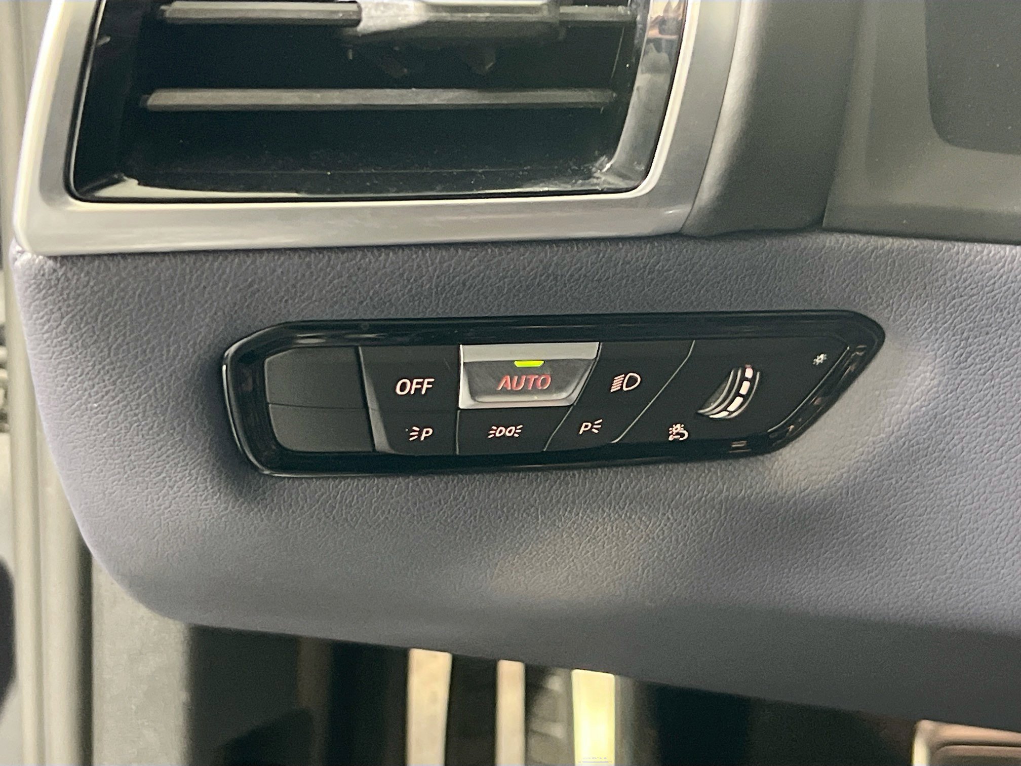 Used 2022 BMW M850i xDrive Convertible w/ Driving Assistance Package image 10