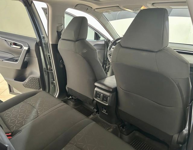 Used 2021 Toyota RAV4 XLE w/ Convenience Package AWD/4WD image 16