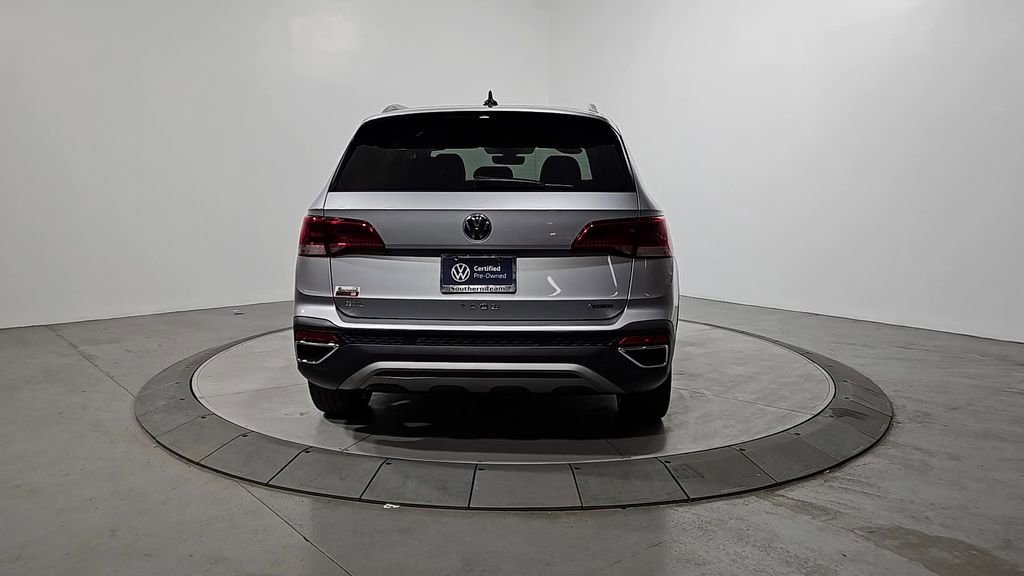 Certified 2022 Volkswagen Taos SEL image 5