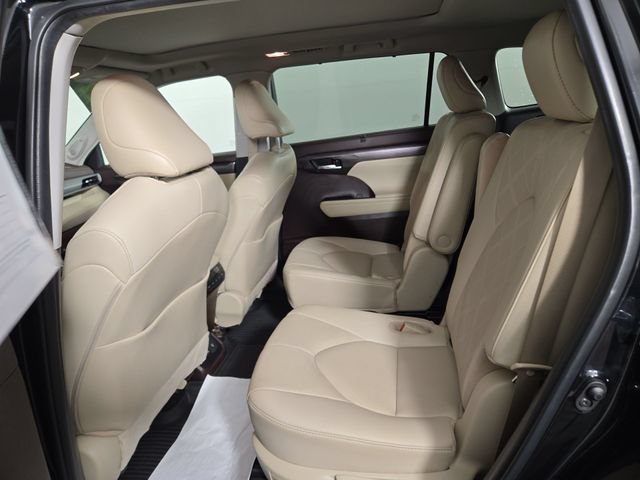 Used 2022 Toyota Highlander Platinum AWD/4WD image 15