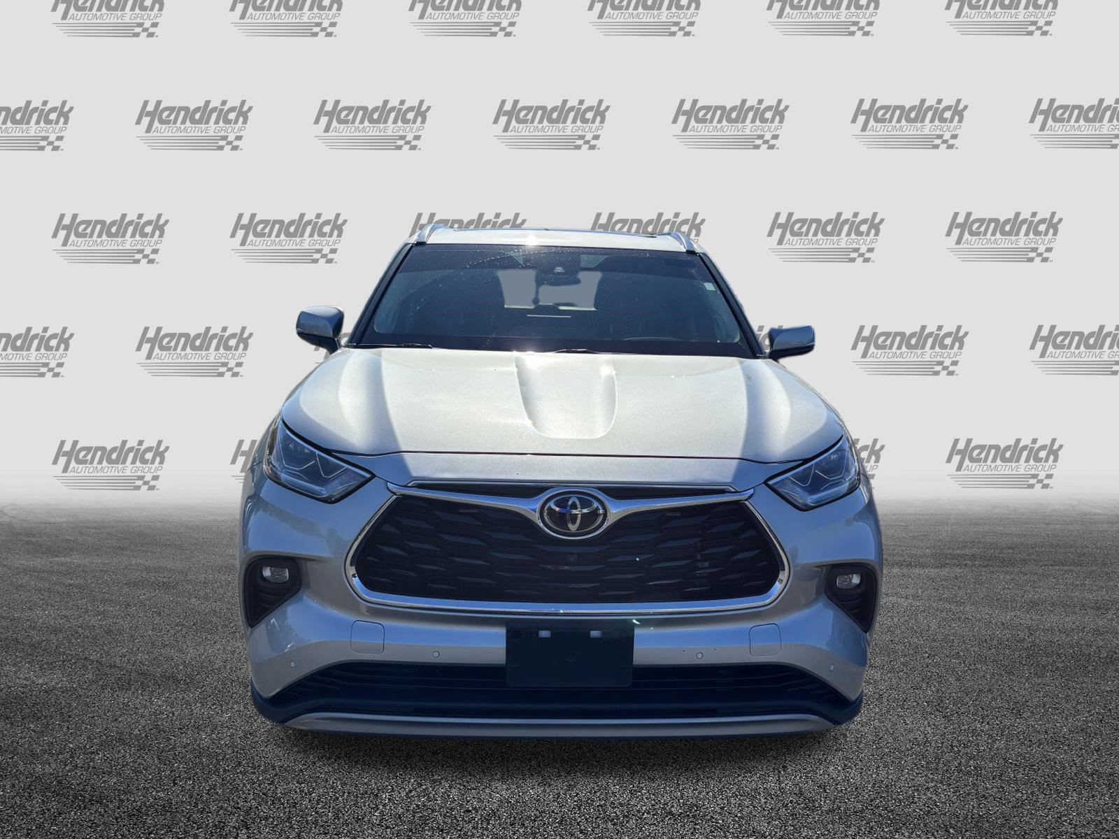 Used 2022 Toyota Highlander Platinum AWD/4WD image 3