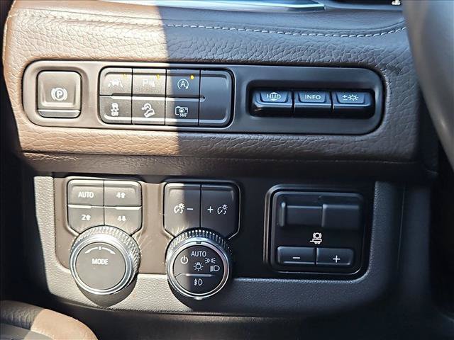Used 2023 GMC Yukon XL Denali AWD/4WD image 15