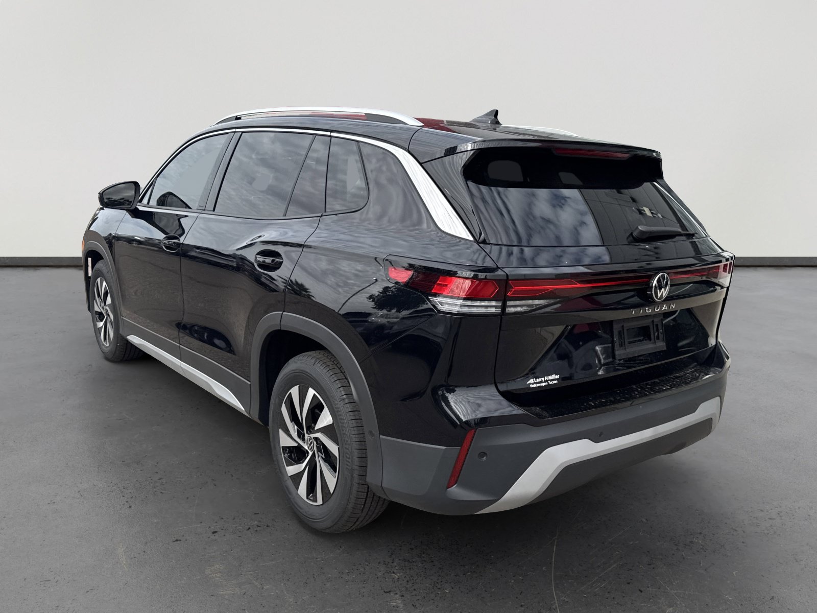 New 2026 Volkswagen Tiguan S FWD image 4