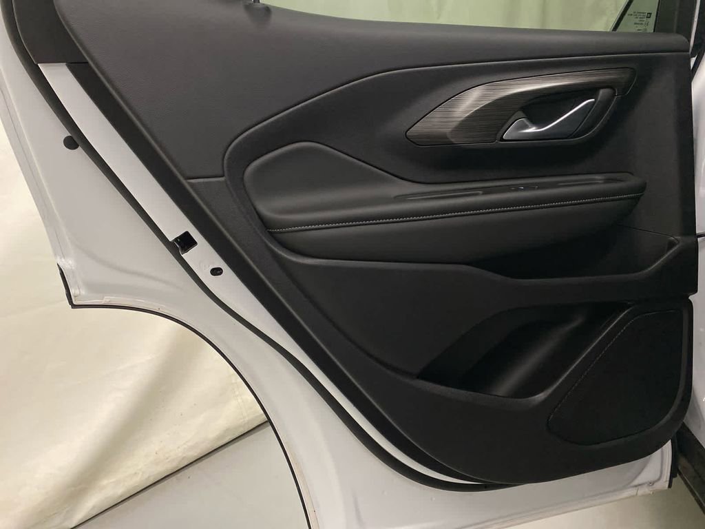 Used 2024 GMC Terrain SLT image 12