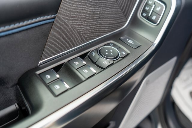 Used 2025 Ford F350 Platinum w/ FX4 Off-Road Package image 19