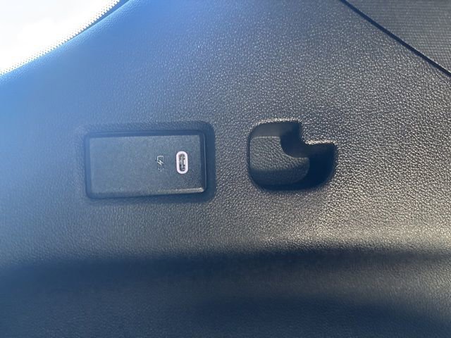 Used 2024 GMC Yukon XL Denali image 20