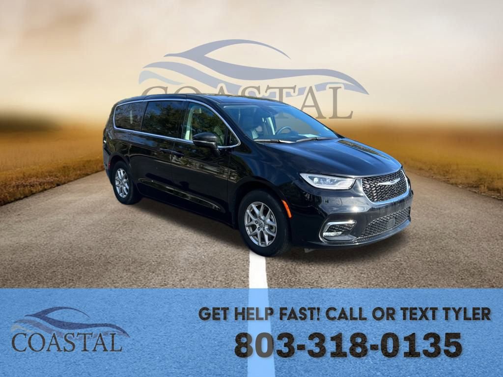 Used 2024 Chrysler Pacifica Touring-L FWD image 3