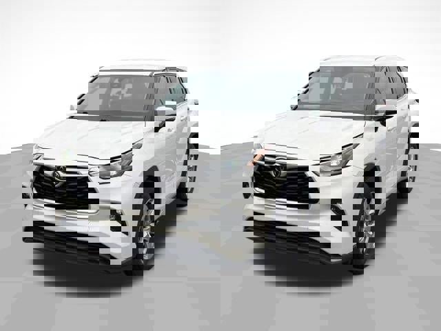 Used 2021 Toyota Highlander LE image 22