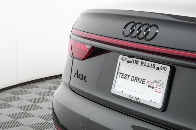 Used 2022 Audi A8 L 3.0T image 38