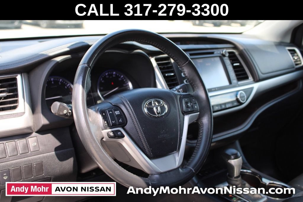 Used 2014 Toyota Highlander XLE FWD image 18