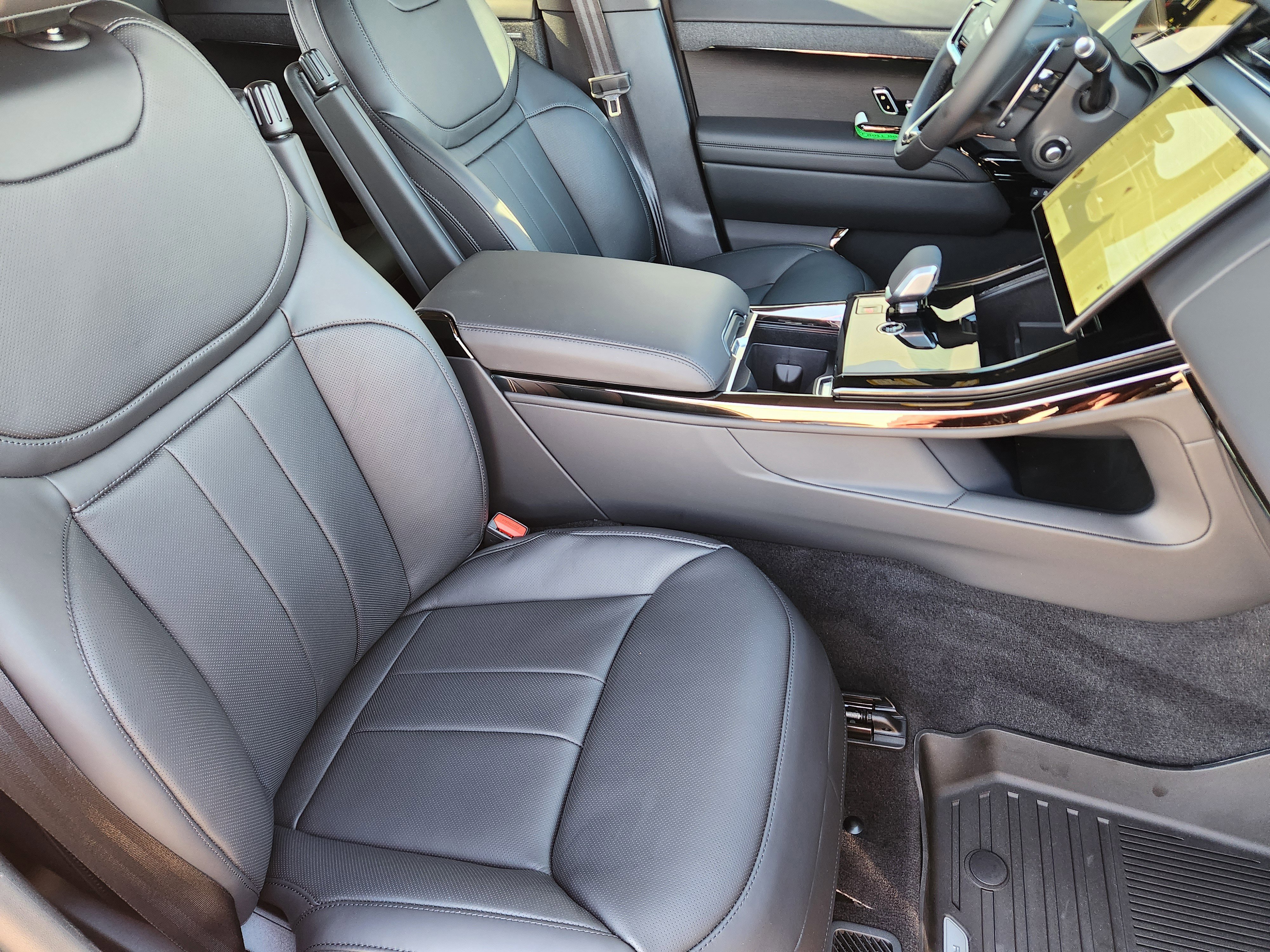 New 2026 Land Rover Range Rover Sport Dynamic SE AWD/4WD image 9